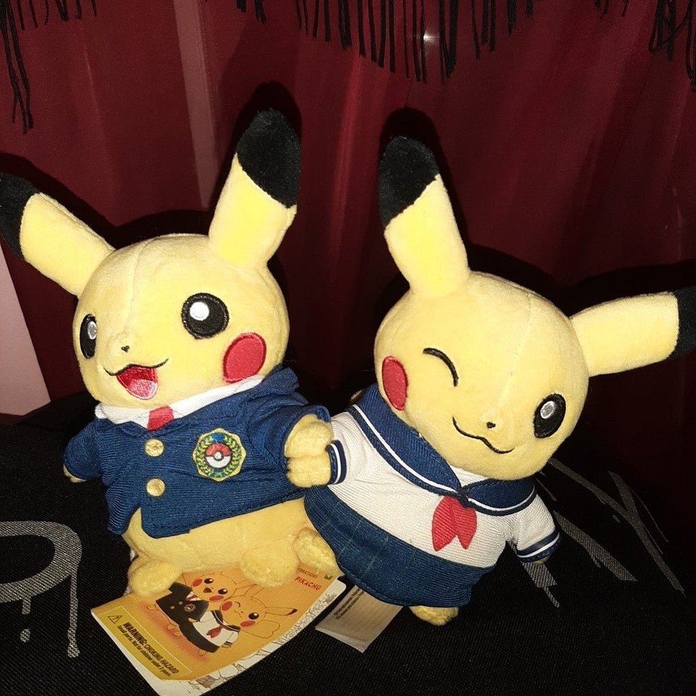Pokemon Center Pikachu Couple